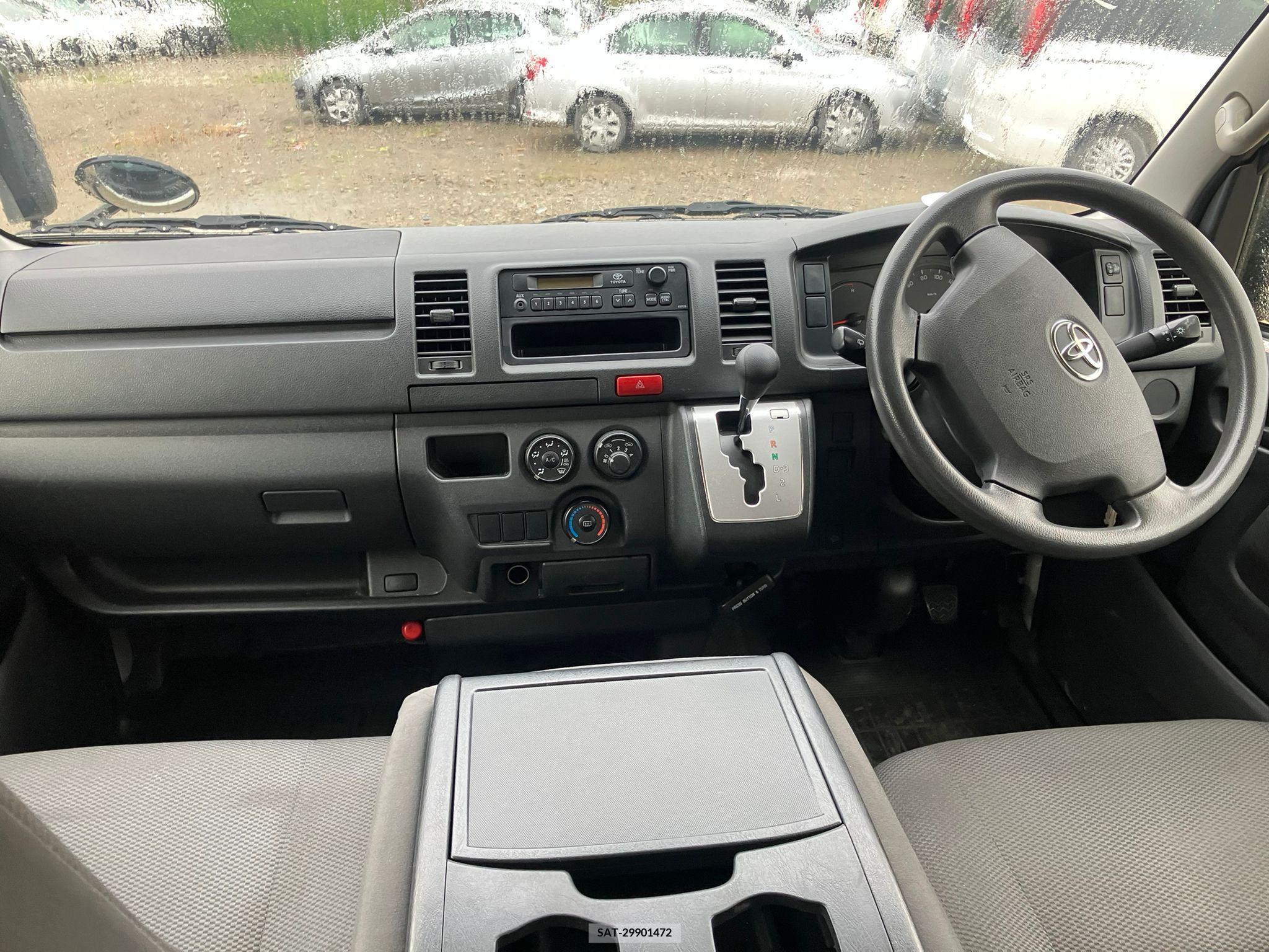 Toyota HIACE VAN 2017-05 258346-3