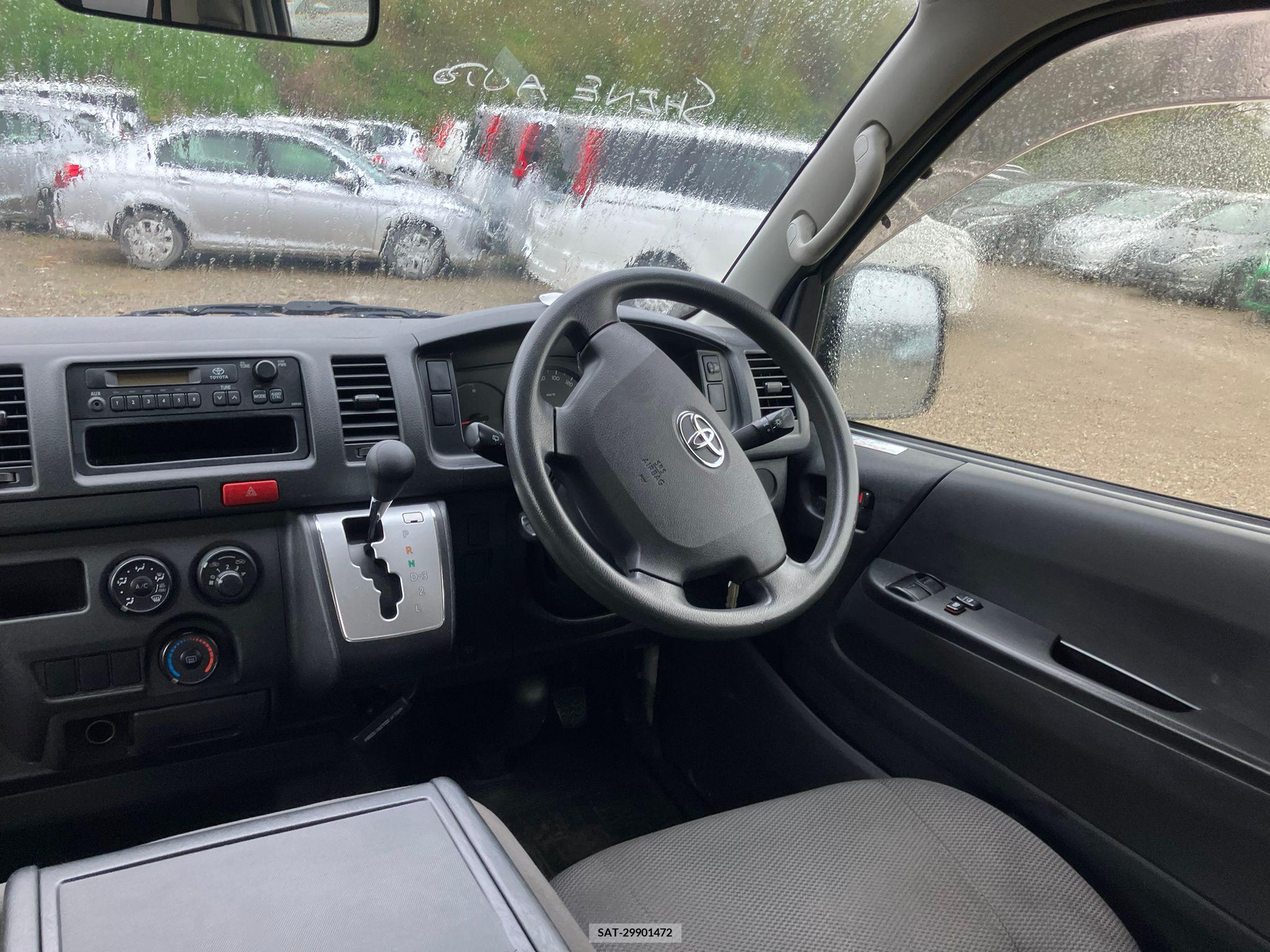 Toyota HIACE VAN 2017-05 258346-5