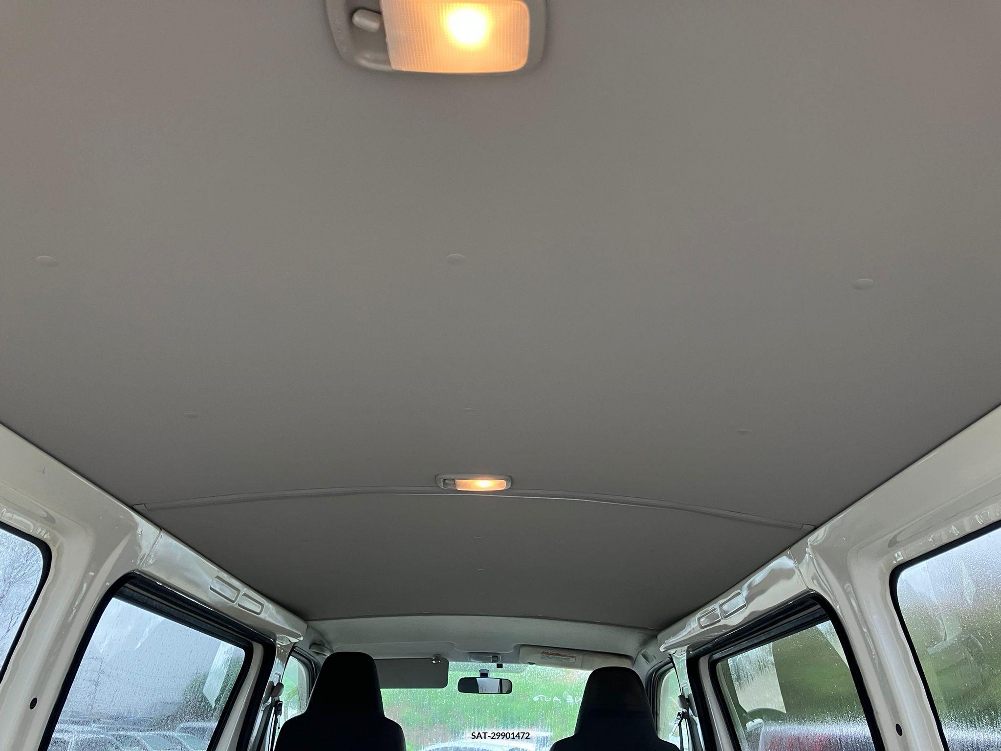 Toyota HIACE VAN 2017-05 258346-10
