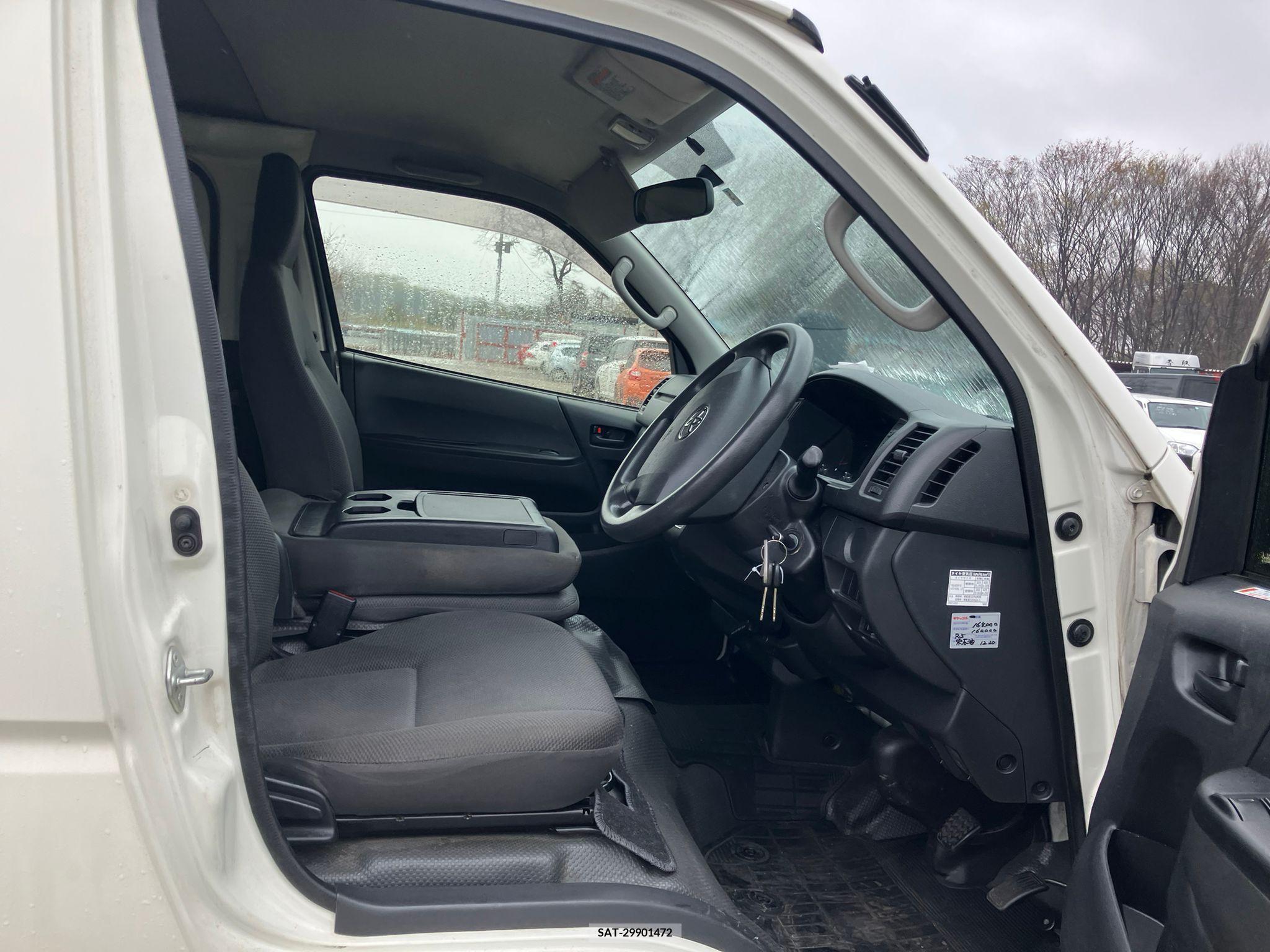 Toyota HIACE VAN 2017-05 258346-27