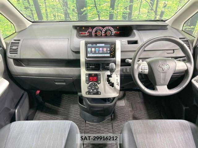 Toyota VOXY 2011-04 289478-1