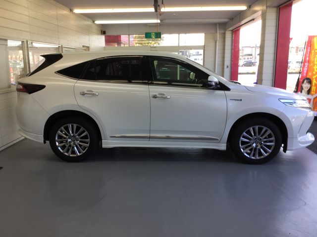Toyota HARRIER HYBRID 2017-12 19932-6