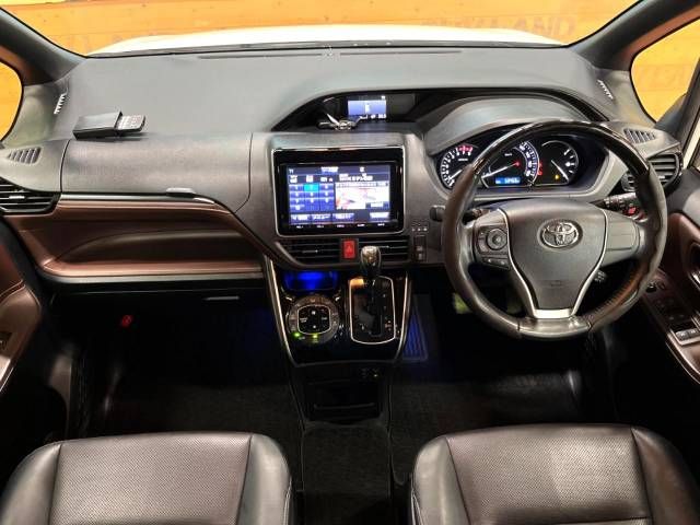 Toyota ESQUIRE 2015-12 187466-1