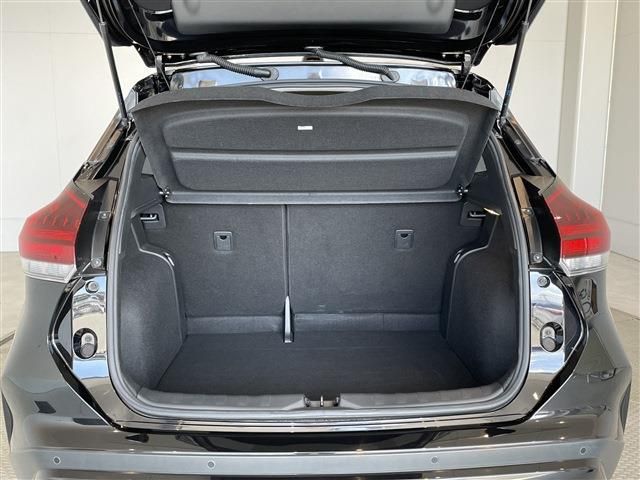 Nissan KICKS 2021-02 24606-28