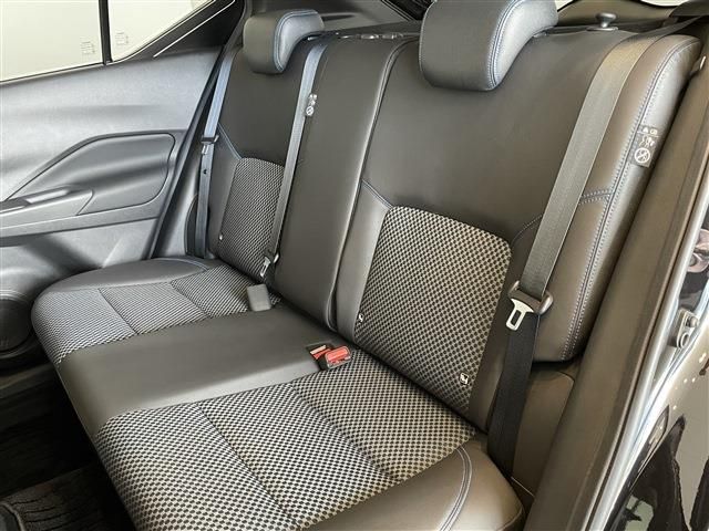 Nissan KICKS 2021-02 24606-27