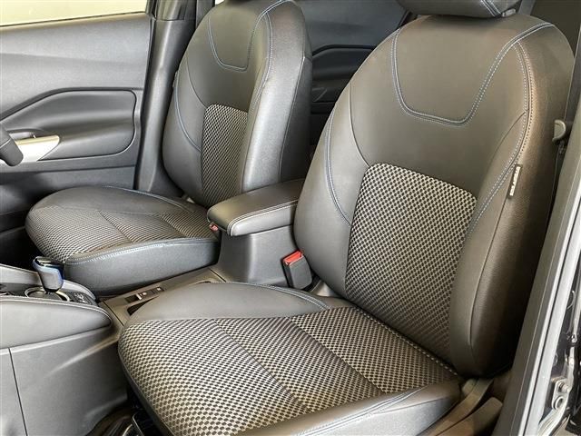 Nissan KICKS 2021-02 24606-25