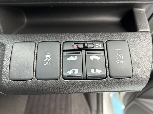 Honda e 2013-02 190481-12