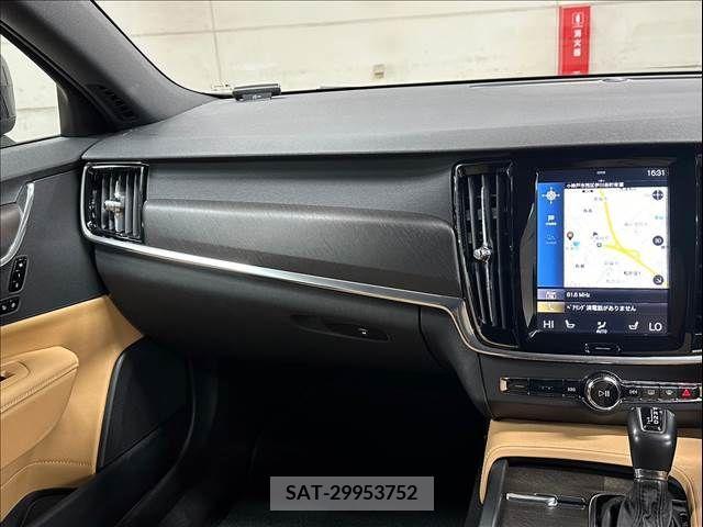 Volvo V90 2018-06 320567-11
