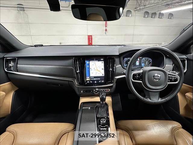 Volvo V90 2018-06 320567-1