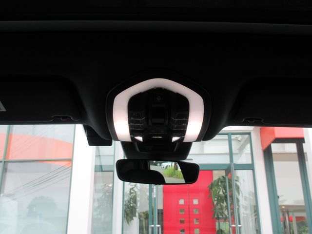 Porsche MACAN 2023-08 25235-25