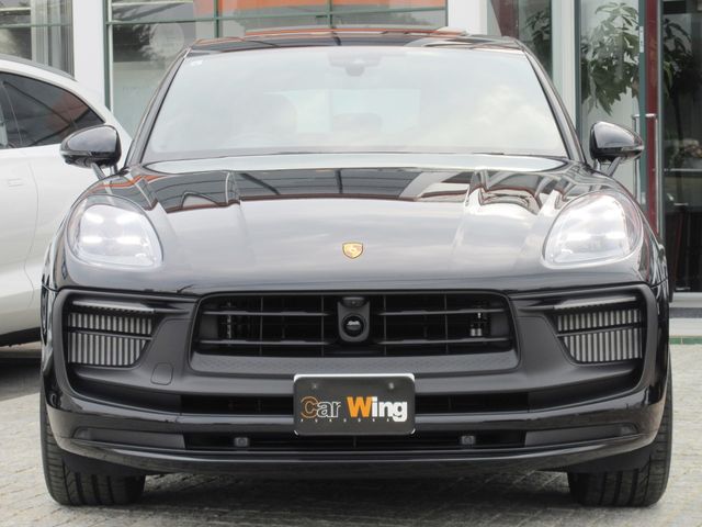 Porsche MACAN 2023-08 25235-2