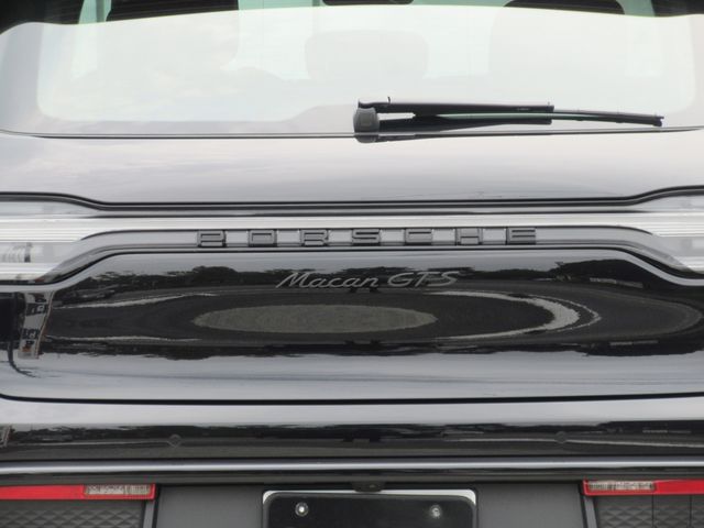 Porsche MACAN 2023-08 25235-12