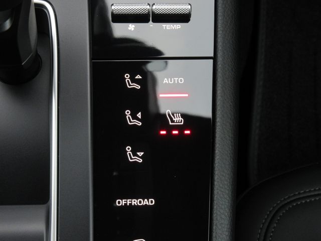 Porsche MACAN 2023-08 25235-28
