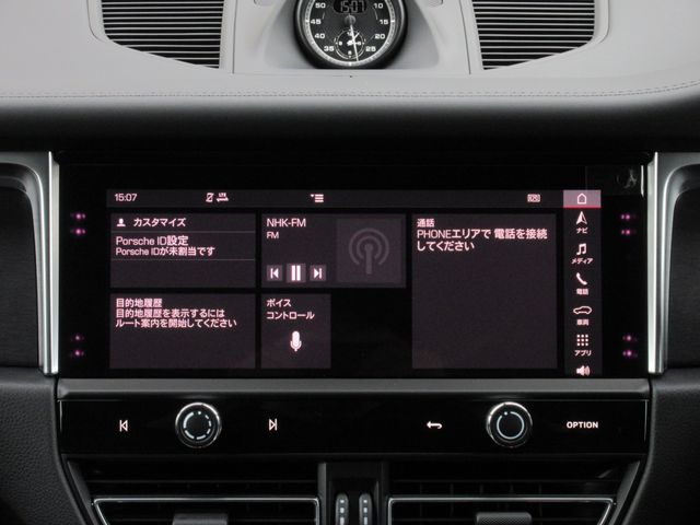 Porsche MACAN 2023-08 25235-26