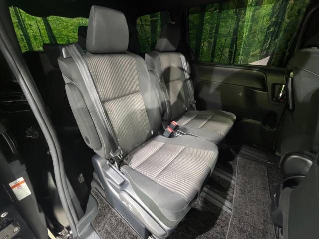 Toyota VOXY 2019-02 194558-8