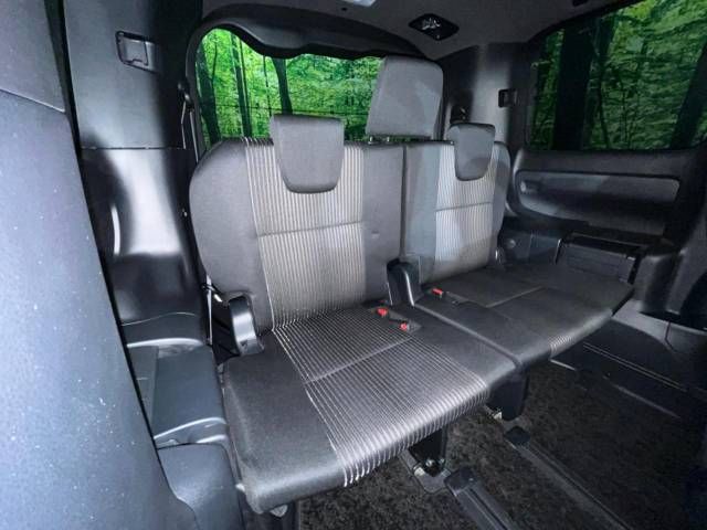 Toyota VOXY 2019-02 194558-9