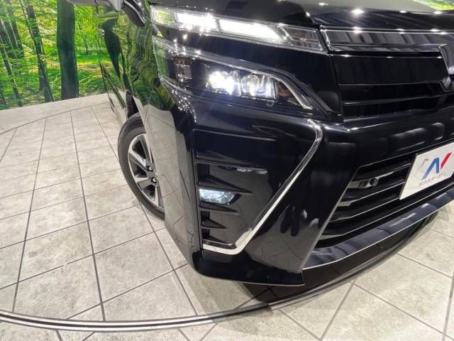 Toyota VOXY 2019-02 194558-12