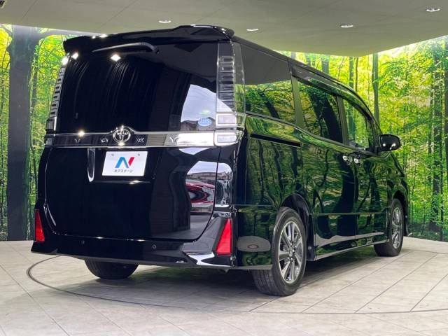 Toyota VOXY 2019-02 194558-17