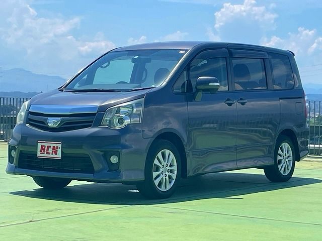 Toyota NOAH 2010-11 6718-0