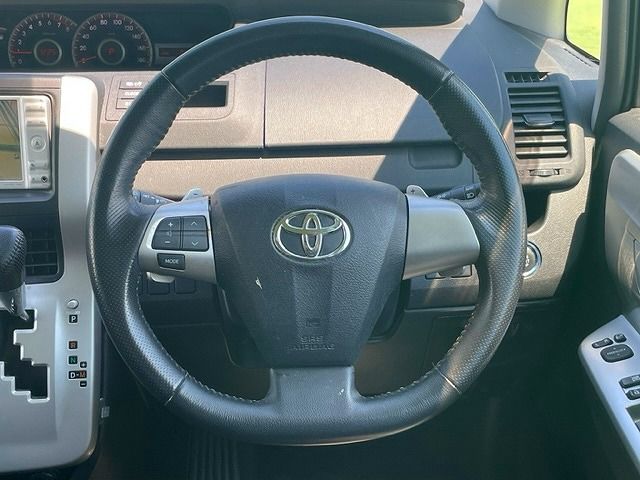 Toyota NOAH 2010-11 6718-13