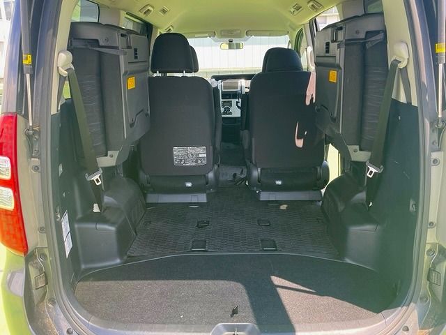 Toyota NOAH 2010-11 6718-23