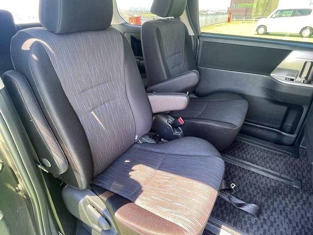 Toyota NOAH 2010-11 6718-18