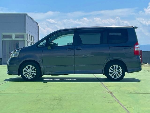 Toyota NOAH 2010-11 6718-20