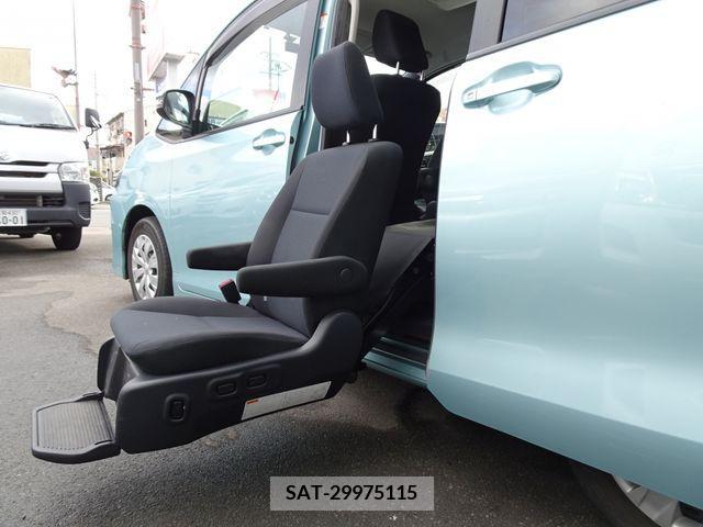 Toyota VOXY 2015-10 211539-15