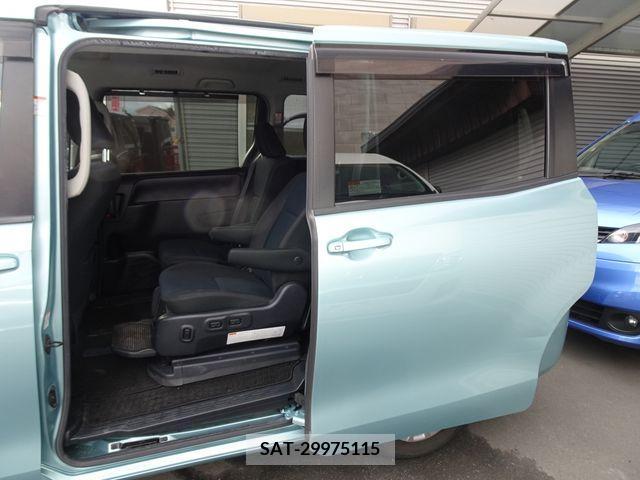 Toyota VOXY 2015-10 211539-16