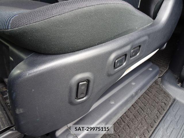 Toyota VOXY 2015-10 211539-11