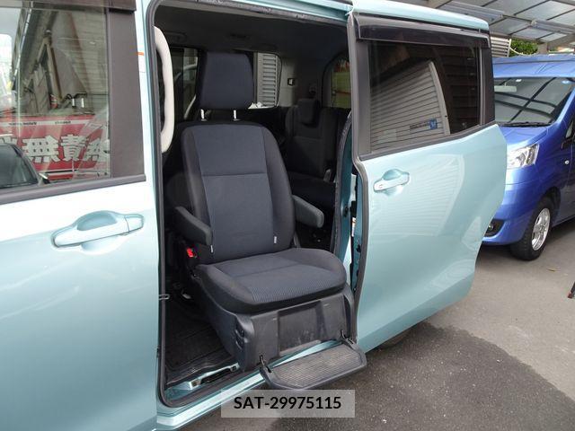 Toyota VOXY 2015-10 211539-12