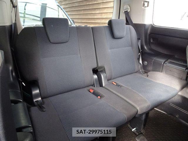 Toyota VOXY 2015-10 211539-19
