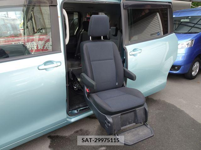Toyota VOXY 2015-10 211539-13