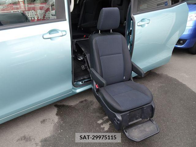 Toyota VOXY 2015-10 211539-14
