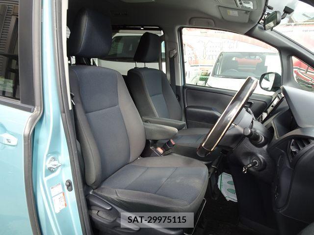 Toyota VOXY 2015-10 211539-17