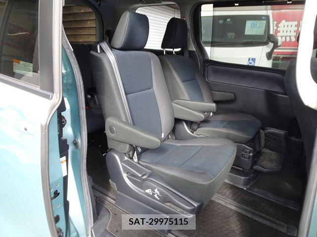 Toyota VOXY 2015-10 211539-18