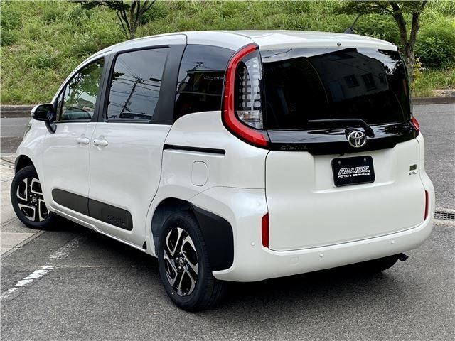 Toyota SIENTA 2022-09 15903-1