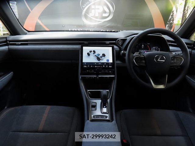 Lexus LBX 2024-03 275477-2