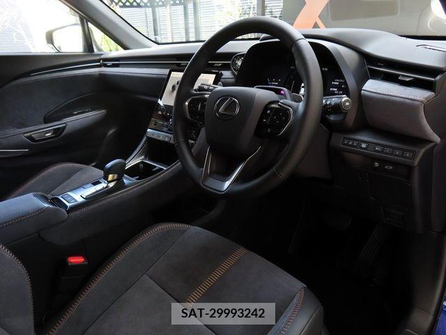 Lexus LBX 2024-03 275477-13