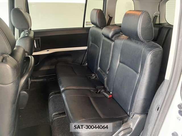 Toyota ISIS 2012-07 273133-6