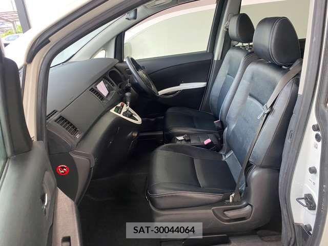 Toyota ISIS 2012-07 273133-5