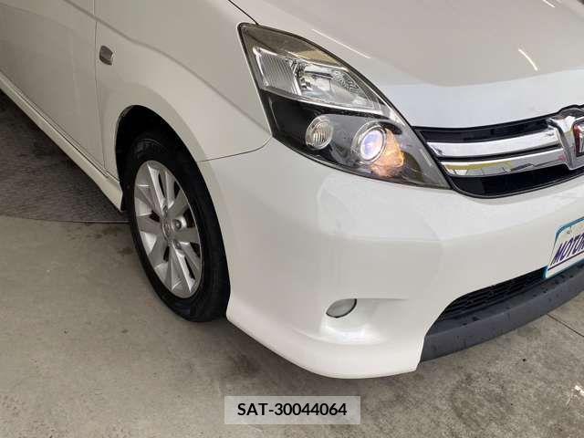 Toyota ISIS 2012-07 273133-19