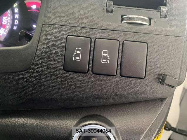 Toyota ISIS 2012-07 273133-15