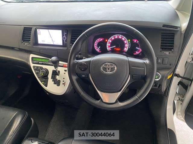 Toyota ISIS 2012-07 273133-9