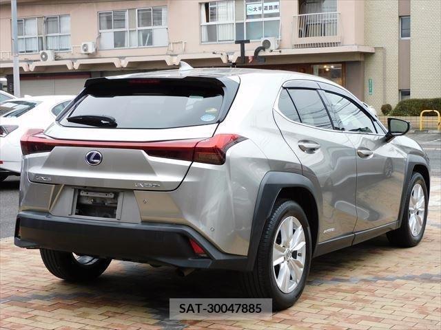 Lexus UX 2019-04 222176-3