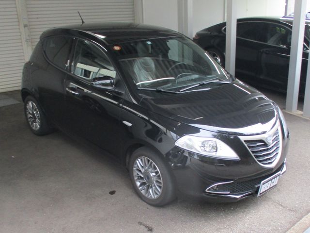 Lancia Ypsilon 2012-02 22049-1