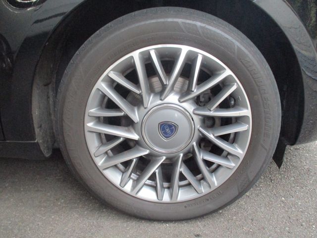 Lancia Ypsilon 2012-02 22049-7
