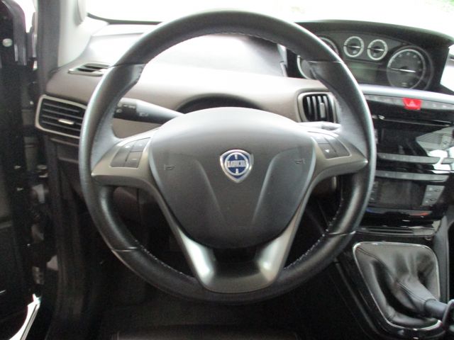 Lancia Ypsilon 2012-02 22049-15