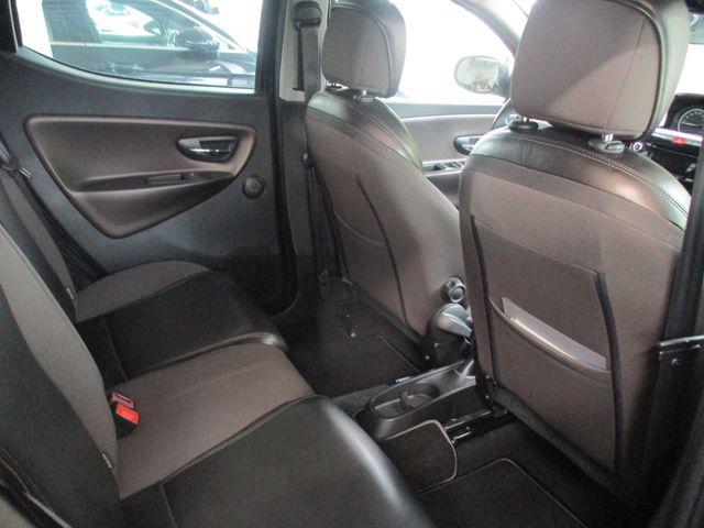 Lancia Ypsilon 2012-02 22049-11