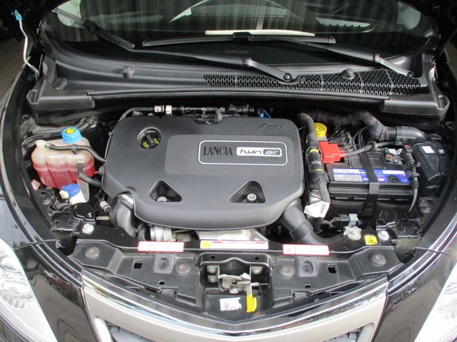 Lancia Ypsilon 2012-02 22049-25